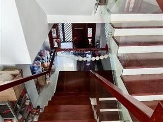 Siêu phẩm thiết kế lệch tầng 66m2,phú hữu,6.3tỷ,1 căn duy nhất,hot!!!!!!