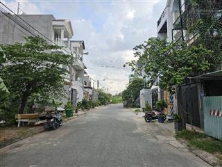 Nhà đẹp hxh phú hữu,khu dân cư đồng bộ ,xe hơi ngủ trong nhà,67.7m2 giá 5,7tỷ,hot,hiếm!!!
