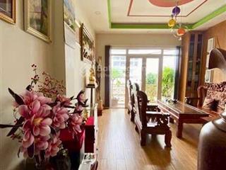 Nhà 5 tầng, hoàng hữu nam, lê văn việt,q9
dt ngang 4.2 dài 13.5
giá 8,6 tỷ ( thương lượng tốt)