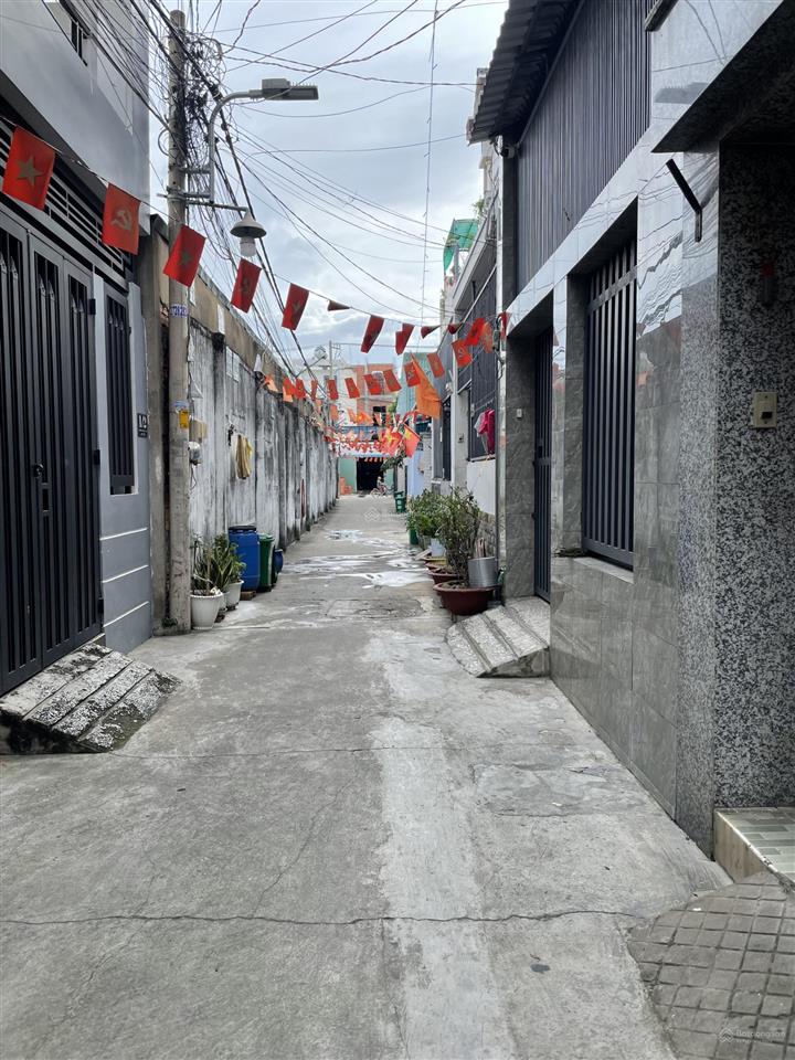 Nhà 2 tầng, hồ bá phấn,phước long a, q9
dt 4,4*11m ( vuông vức )
giá 5,3 tỷ ( thương lượng )