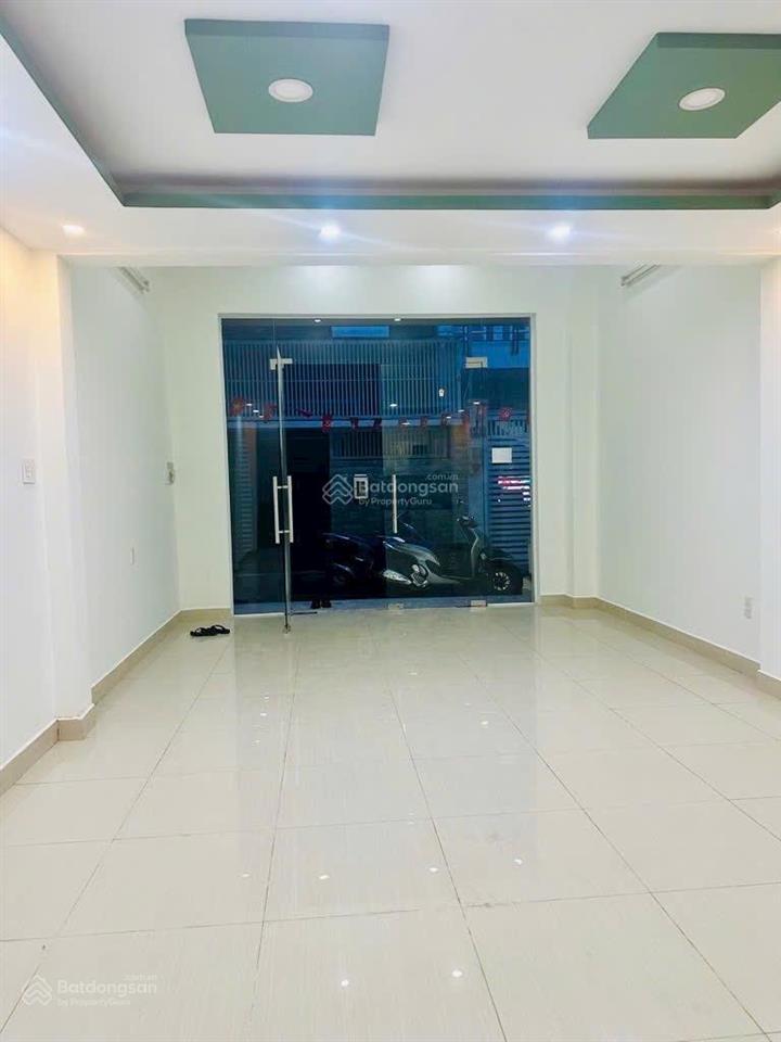 Nhà 2 tầng, hồ bá phấn,phước long a, q9
dt 4,4*11m ( vuông vức )
giá 5,3 tỷ ( thương lượng )