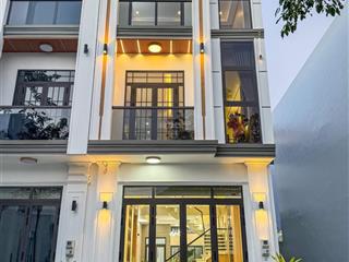 Mặt tiền lã xuân oai  tọa độ vàng trung tâm. dt 84m2/4tỷ3 shr chính chủ
