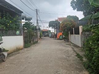 Bán mảnh đất đẹp một bước ra đường lớn gần chợ, ô tô đỗ cửa