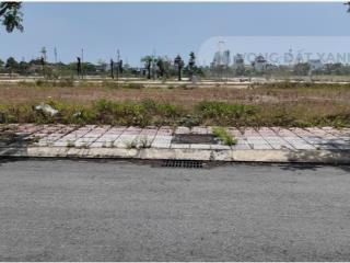 Chính chủ cần bán lô đất 107,5m2, mặt tiền 13,5m, gần trung tâm tp quảng ngãi, giá chỉ 13,7tr/m2