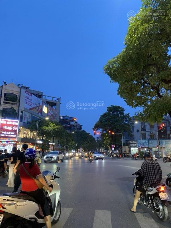 Mặt phố hai bà trưng  lô góc 3 thoáng  vỉa hè  sổ vuông