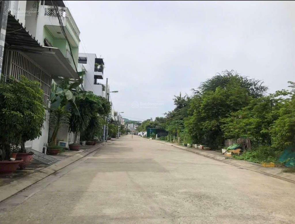 Đất bán  duy nhất 1 lô  đường 10m  dt 4x17m biển 1km  2/4  vĩnh hoà  nha trang  chỉ 2tỷ450tr