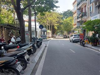 Siêu phẩm nguyễn văn huyên, cầu giấy,phân lô oto,vừa ở vừa kinh doanh,thang máy,7 tầng, giá 17ty9.