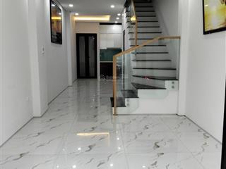 Nhỉnh 4 tỷ nhà 35m 5 tầng song phương 3 bước ra đại lộ ngõ nông thoáng