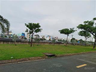 View sông  nhà 2 mặt tiền  ngay chợ bình đông  nhà 4 tầng  dt đất 110m2