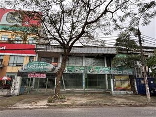 Showroom 16 m mặt tiền mặt đường 1a