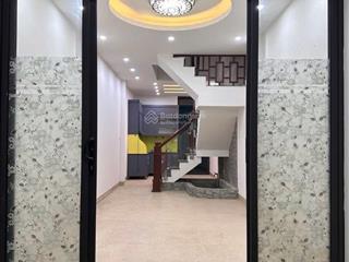 Một siêu phẩm cực hiếm nhà 4tầng dt40m tại trung tâm phường việt hưng.
nhà đẹp mới tinh k