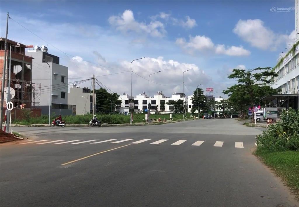 Chủ đang cần tiền công việc kinh doanh, cần ra gấp lô đất ngay kdc bầu xéo, 95m2, giá chỉ 1 tỷ 8.