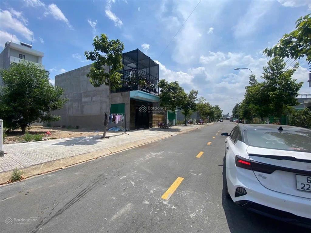 Hàng ngộp bank ngay đường dt769, dt 125m2 đối diện chợ lớn, giá đầu tư 2tỷ150tr, shr
