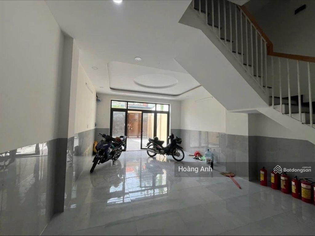 Chdv 11 phòng khép kín hiện đang cho thuê khoán  hẻm xe hơi thông