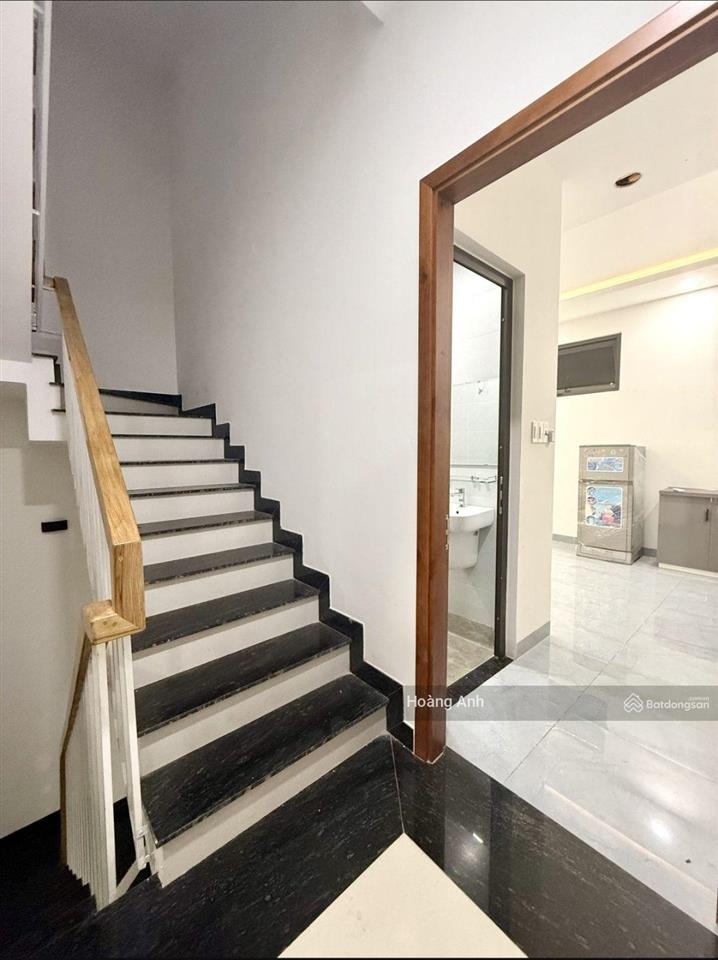 Chdv 11 phòng khép kín hiện đang cho thuê khoán  hẻm xe hơi thông