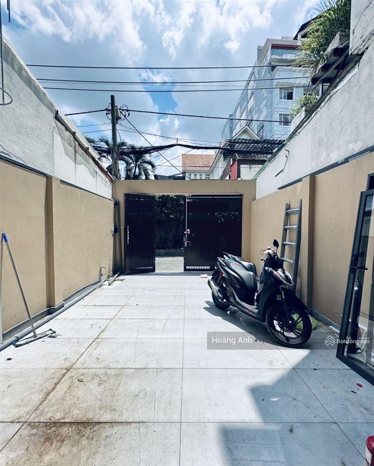 Chdv 11 phòng khép kín hiện đang cho thuê khoán  hẻm xe hơi thông