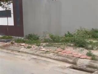 Chính chủ bên em cần bán lô đất 2 mặt tiền lô góc tại ngã tư thị trấn Chi Đông, siêu đẹp siêu thoáng.
