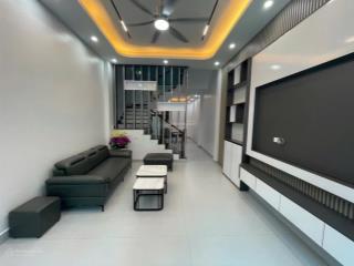 Nhà 3 tầng ngõ phố nguyễn trãi, diện tích 52,2m2, mặt tiền rộng 4 m vuông đét. hướng bắc