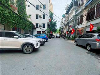 Lạc giữa quận ba đình, có một căn biệt thự nằm yên bình trên diện tích 300m2, mặt tiền 12.5m, 50tỷ