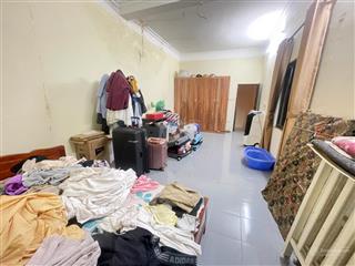 Người nhà gửi bán căn nhà , chính kinh , ngõ 3 gác tránh sh ,lô góc 3 mặt thoángdt40m 5t giá 9.5 ty