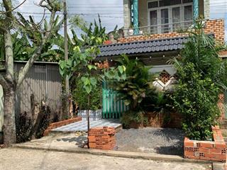 Bán nhà lầu sân vườn 6,6m x 17m gần chợ đông thạnh, hóc môn