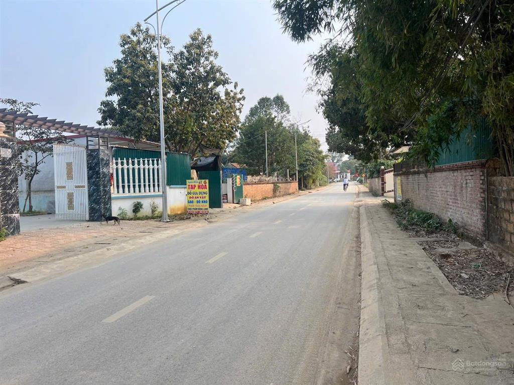 1 lô đất tiềm năng diện tích 800m trong đó có 200 ont. 2 mặt tiền 1 mặt đường đông dươg