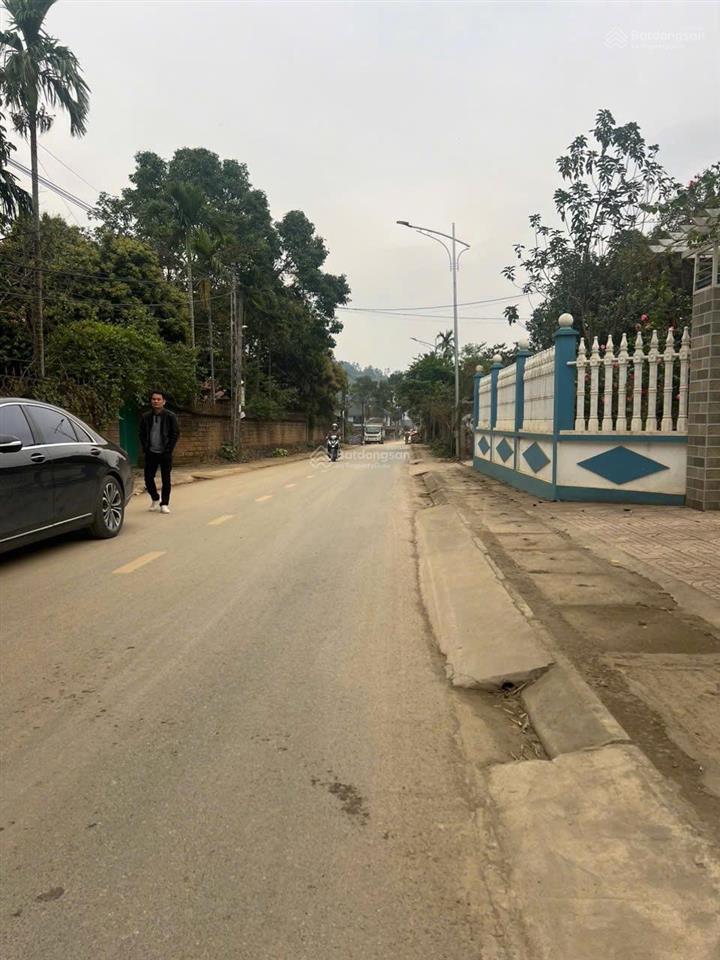 1 lô đất tiềm năng diện tích 800m trong đó có 200 ont. 2 mặt tiền 1 mặt đường đông dươg