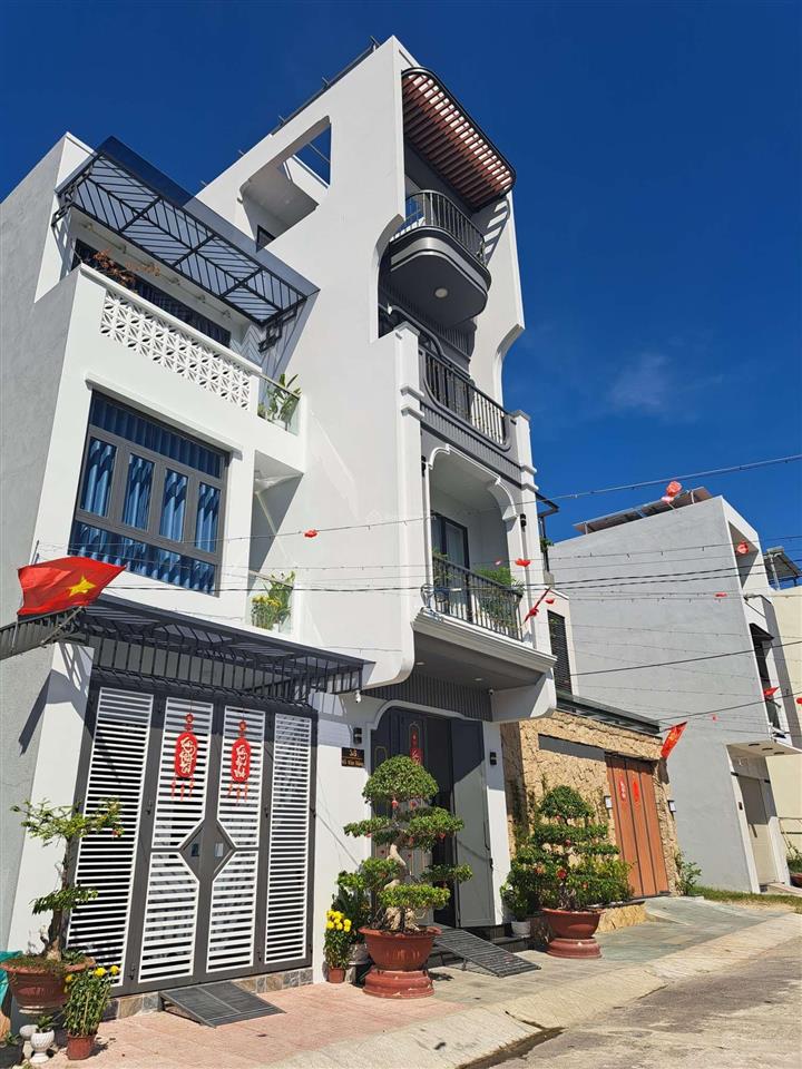 Nhà bán dt 75m2 3t đ 2 ôtô tránh nhau biển 700m  nguyễn chích vĩnh hoà  nha trang  chỉ 2tỷ950tr