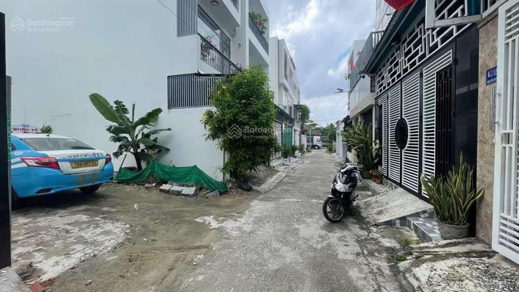 Nhà bán dt 75m2 3t đ 2 ôtô tránh nhau biển 700m  nguyễn chích vĩnh hoà  nha trang  chỉ 2tỷ950tr