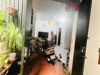 Bán căn hộ tập thể tầng 1 trong ngõ (cách đường ô tô 50m), khu vũ ngọc phan