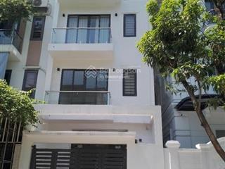 Tôi cho thuê nhà trường chinh  gần ngã tư đh y hà nội, dt 130m*4 tầng, oto đỗ trong sân 2 chiếc.