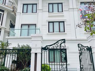 Cho thuê biệt thự  lạc long quân  khu vườn đào, dt 180m*4 tầng, mt 10m, giá thuê 50tr/th