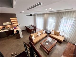 Tôi cần cho thuê bt âu cơ  view trọn hồ tây, nhà mới hiện đại, thang máy, dt 120m2*5t, giá 55tr
