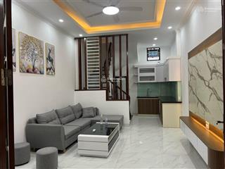 Cho thuê nhà ngụy như  khuất duy tiến, nhà gần sân chơi, full đồ phù hợp ở gia đình, vp,giá 17tr