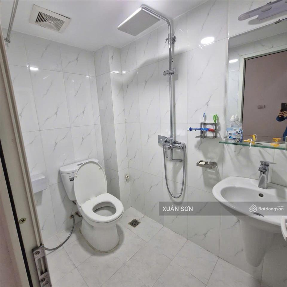 Cho thuê nguyên căn nhà lô c3 nguyễn cảnh dị  hoàng mai, giá thuê 15 triệu/tháng.  0879 221 ***