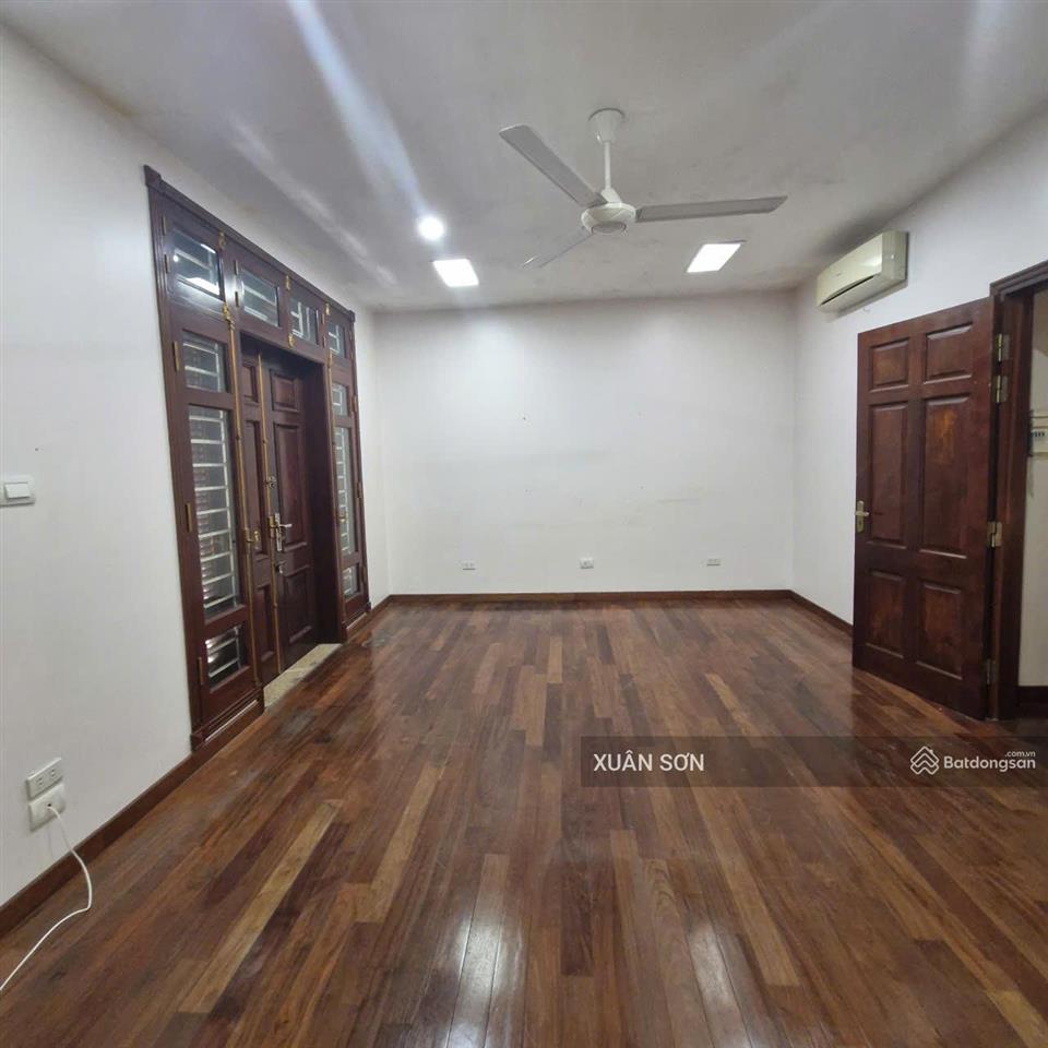 Cho thuê nguyên căn nhà lô c3 nguyễn cảnh dị  hoàng mai, giá thuê 15 triệu/tháng.  0879 221 ***