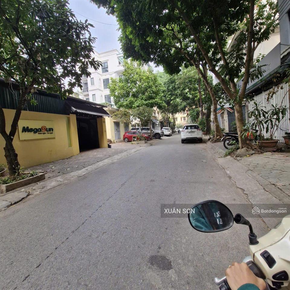 Cho thuê nguyên căn nhà lô c3 nguyễn cảnh dị  hoàng mai, giá thuê 15 triệu/tháng.  0879 221 ***