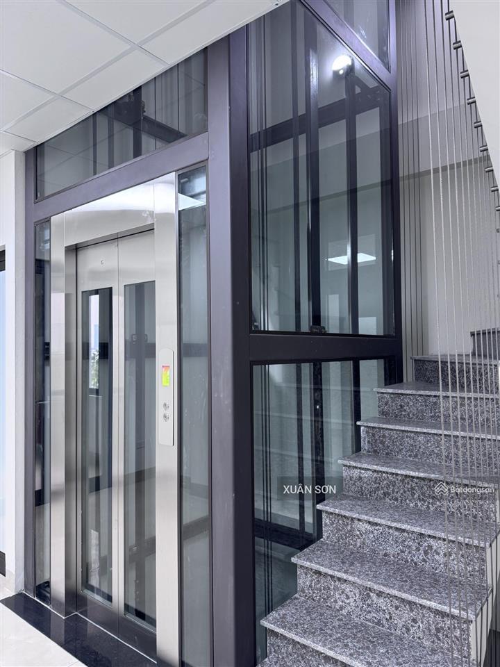 Cho thuê sàn vp đại kim  tòa nhà ốp kính mới toanh, dt 200m giá thuê 20 triệu, hoạt động 24/24.