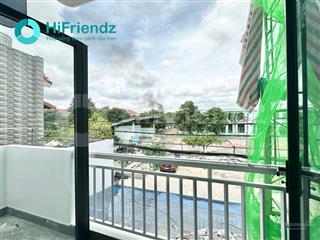 Phòng ban công mới xây giá rẻ có gác gần công viên phần mềm và chợ hiệp thành