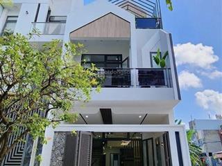 Nhà mặt hẻm oto 1 trệt 1 lầu vị trí đắc địa nằm giữa chợ bình điền và chợ hưng long. dt 95,6m2