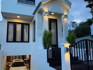 Cắt lỗ trong tháng villa đẹp 2 mặt tiền xe hơi full nội thất ở nguyễn hữu cảnh, p8, đà lạt