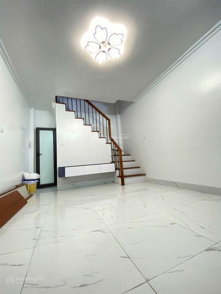 Bán nhà lê văn hiến, sát hv tài chính, 20m2 chỉ 4.5 tỷ, phân lô, ô tô đỗ, an sinh tuyệt vời