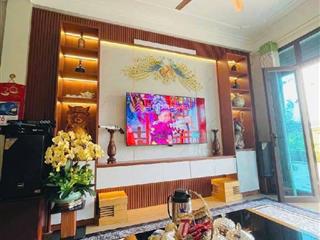 Võ chí công, 32m2 chỉ 6.5 tỷ, dân xây , ngõ thông , gần ô tô , sát mặt phố, an sinh tuyệt vời, hiếm