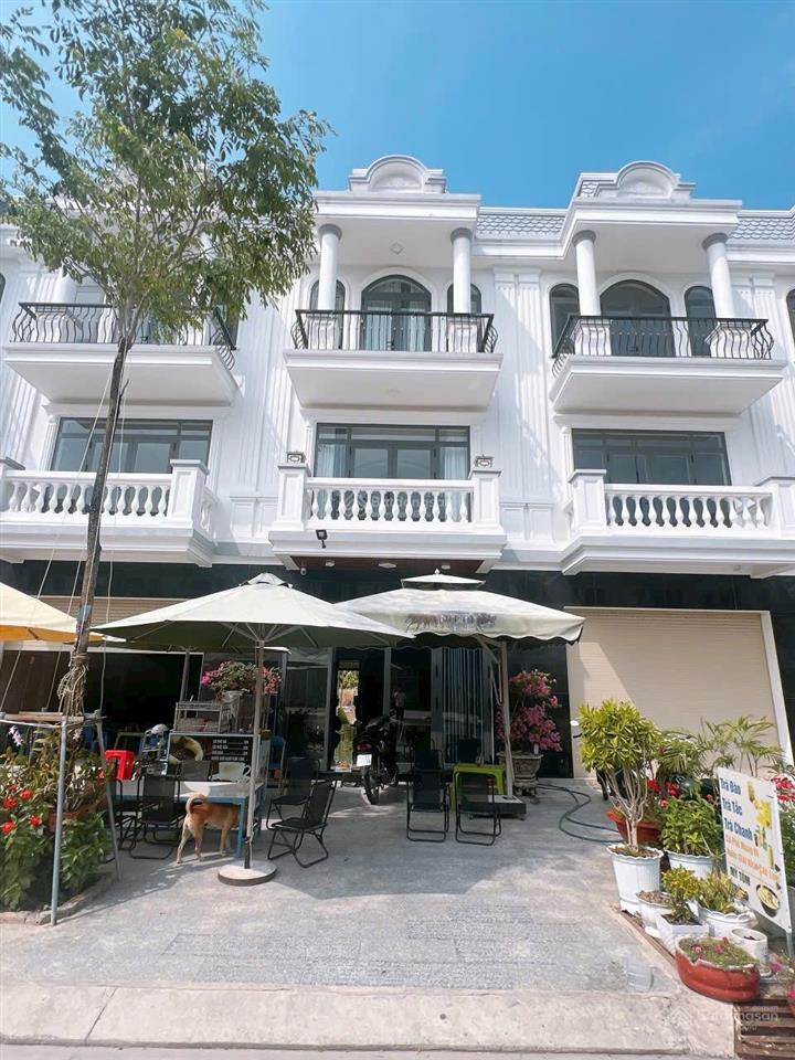 Bán shophouse tại thăng long central city, căn 1 trệt 2 lầu giá 3,2 tỷ, 100m2