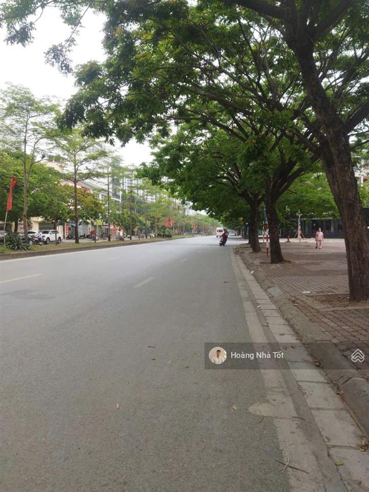 Bán đất tặng nhà 2 tầng phố sài đồng,mặt tiền khủng 12m, lô góc,ô tô đỗ cửa,gần aeon, ở, đầu tư đẹp