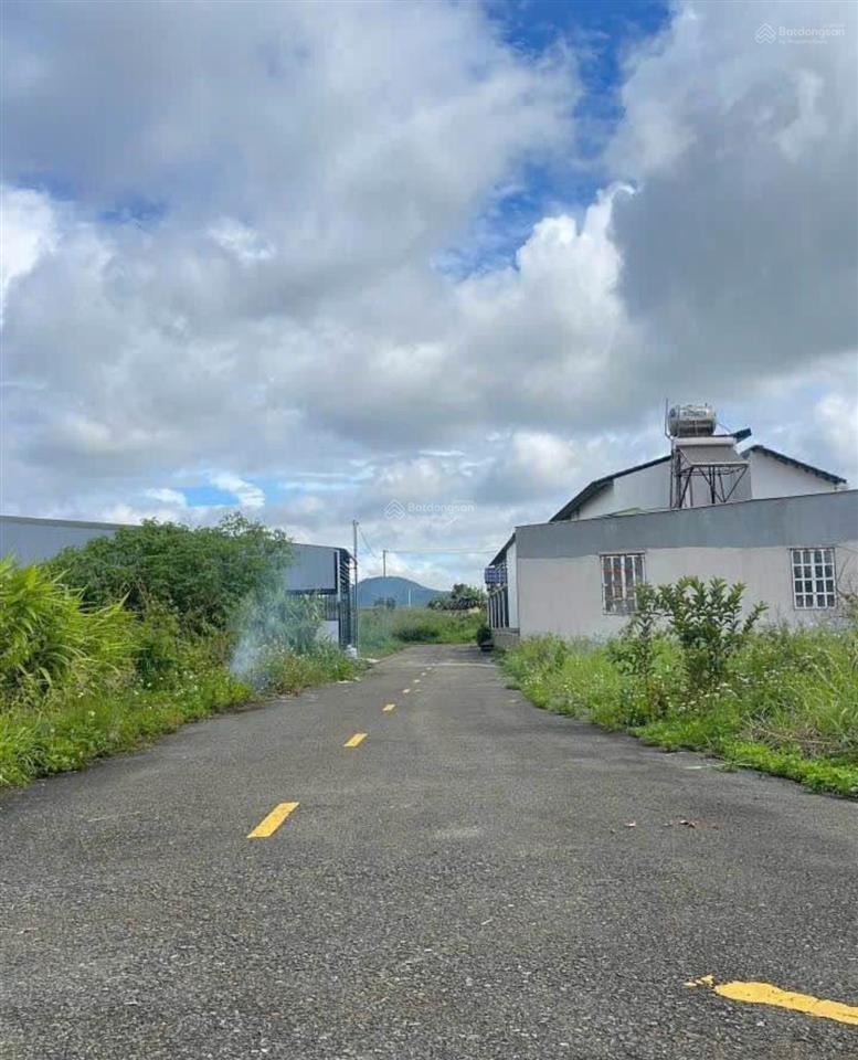 Cắt lỗ 60% cần bán gấp lô 200m2 tt liên nghĩa, đức trọng, full 100% giá 650tr