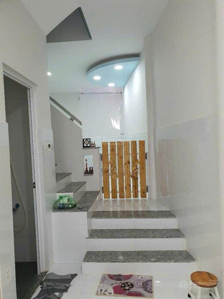 Nhà 2 tầng 4.4x11m shr hc đủ tt nhà bè cách mt 20m giá 3.6 tỷ