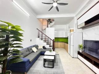Nhà đẹp cầu giấy, sát phố, 10m ô tô, ở ngay 30m2, hơn 8 tỷ