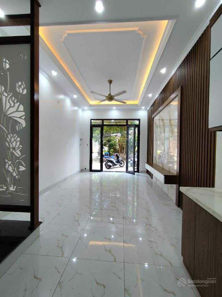 Bán nhà tân mai 33m 6.4tỷ 5 tầng, nhà mới king koong, 10m ô tô tránh, sổ đỏ chính chủ