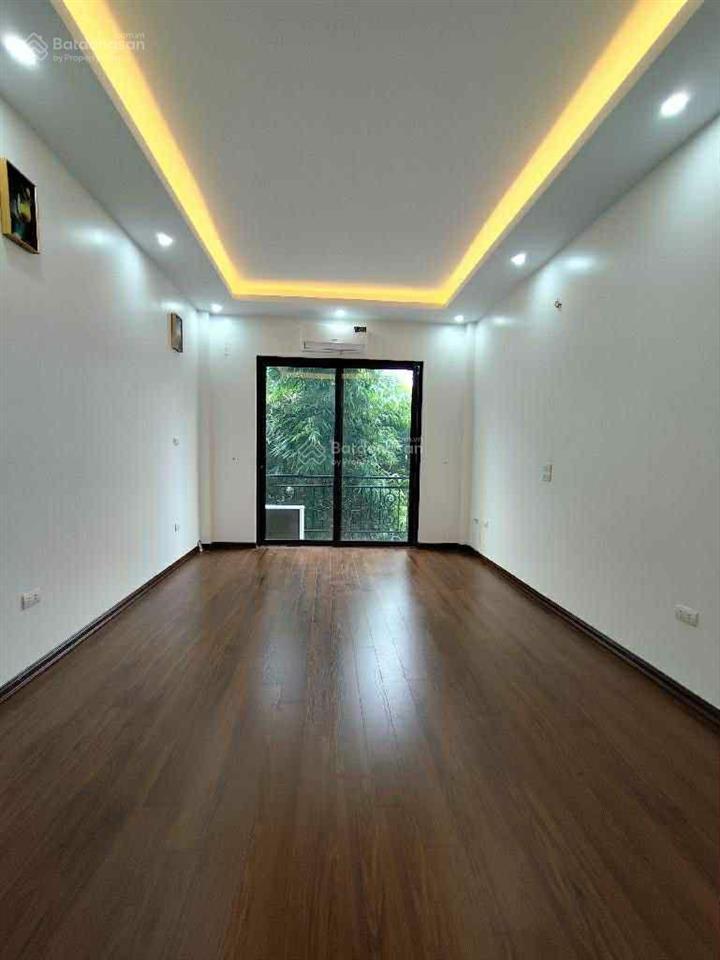 Bán nhà tân mai 33m 6.4tỷ 5 tầng, nhà mới king koong, 10m ô tô tránh, sổ đỏ chính chủ